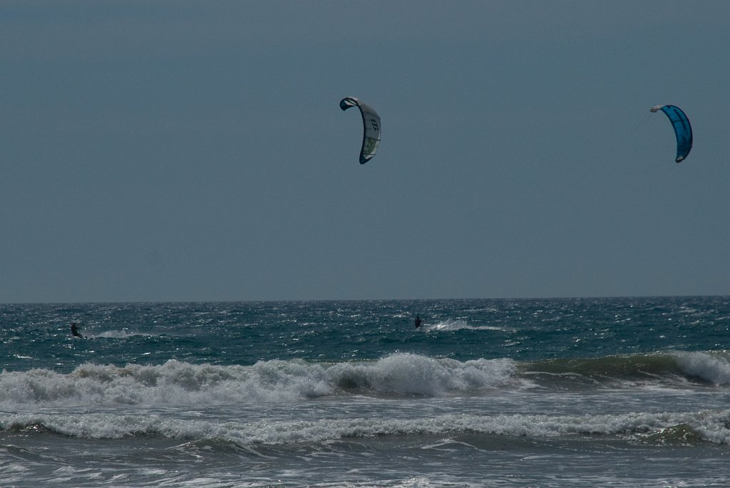 DSC_2591.jpg - LoLo and Franz kite surfing