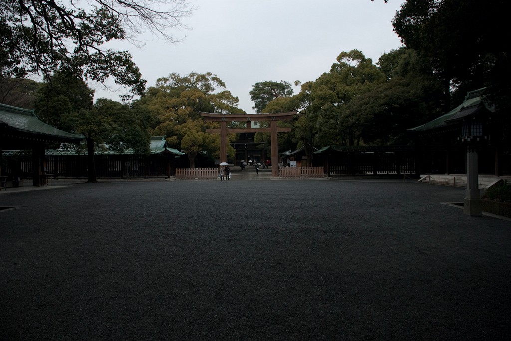 057_5370.jpg - Minami Shinmon Gateway to Meiji Shrine
