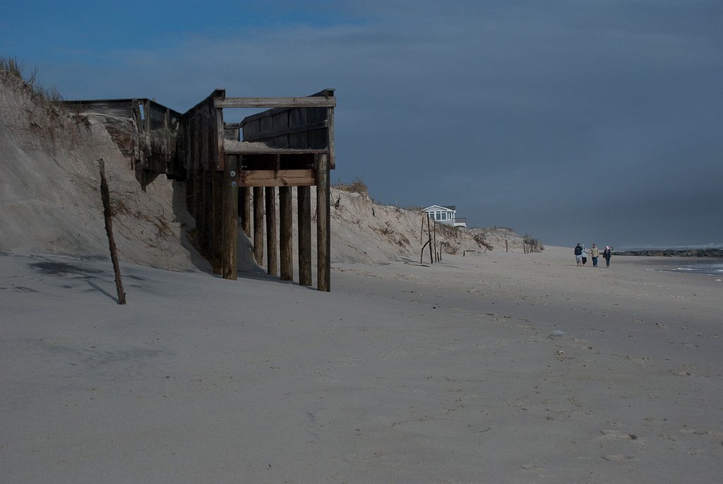 DSC_6480.jpg - Remains of the 76th St. beach entrance.
