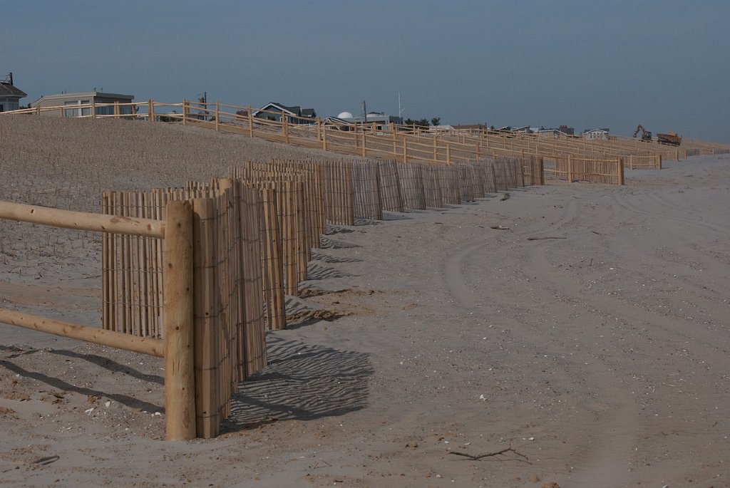 DSC_7715.jpg - The new snow fences will keep the dune grass safe from trampling.