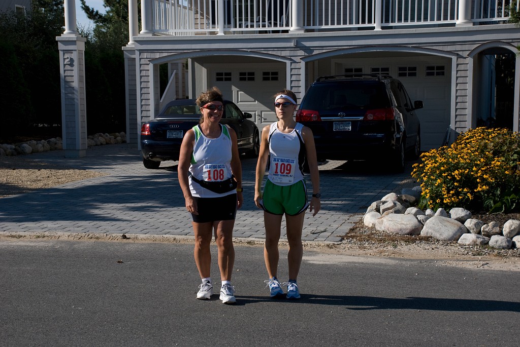 DSC_4293.jpg - Jayne & Jackie depart the shore house for the 2008 Dog Day 5-Mile Race.