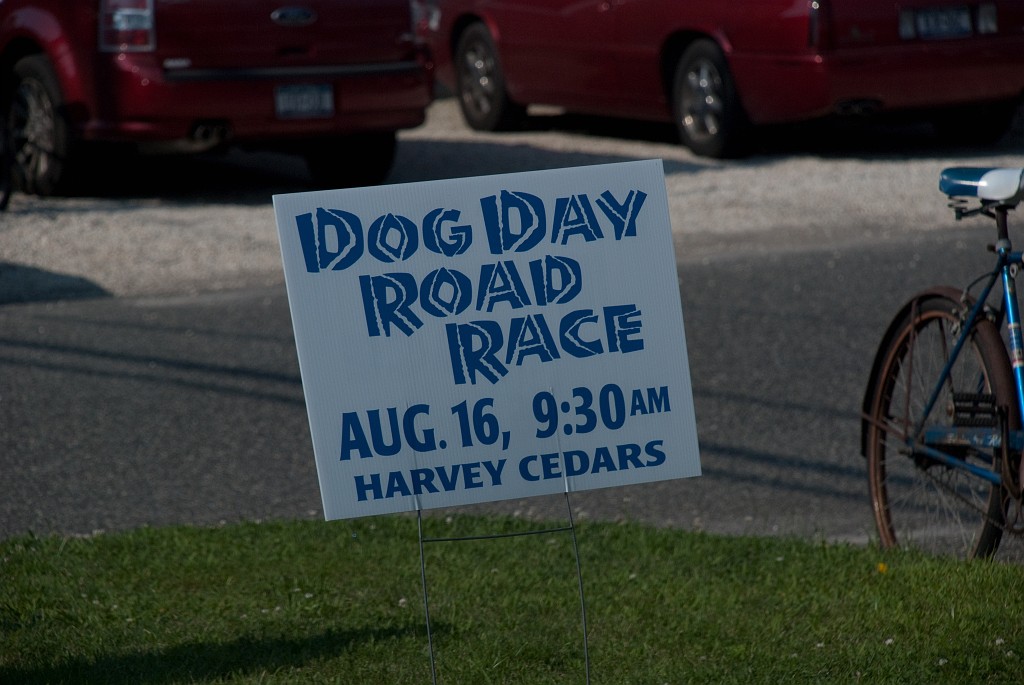 DSC_6254.jpg - Announcing the 2009 Dog Day Race.