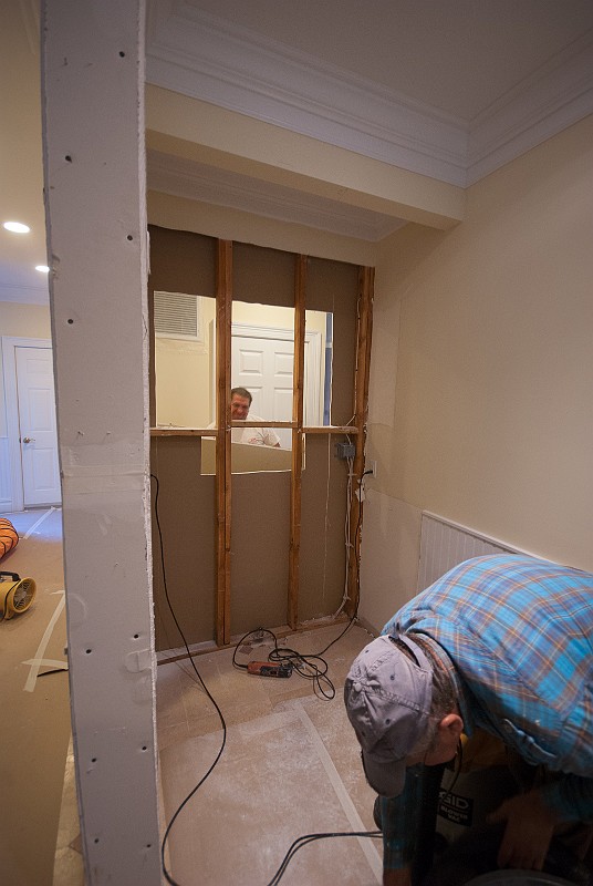 DSC_0874.jpg - The sheetrock is removed.  As Kris says: "Some guys start cutting and THEN start thinking."  We have clearly done a lot of thinking before cutting.