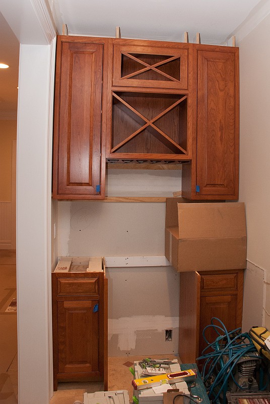 DSC_1262.jpg - The butler pantry cabinets have been mounted.  The gap in the base cabinet is for the wine cooler.