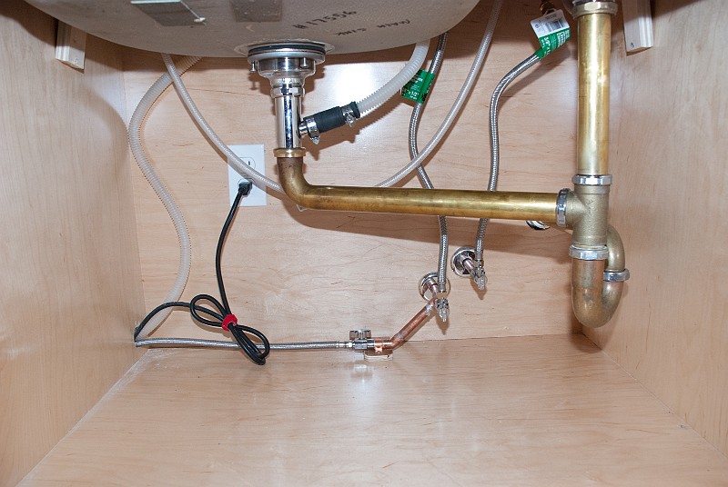DSC_1435.jpg - Here is my finished drain plumbing for the double sink.